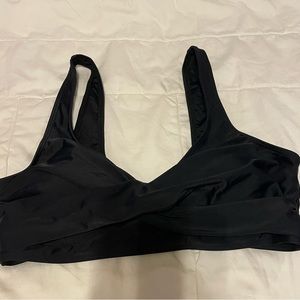 L black twist effect in front  NWOT.